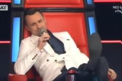 Χαμός στο Voice: Ο Γιώργος Καπουτζίδης κάθισε στη θέση του Μουζουράκη και άρχισε να τον μιμείται!