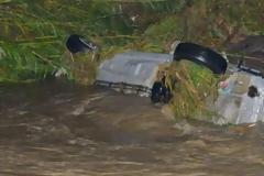 Ξαδέλφια έπεσαν με το αυτοκίνητο σε χείμαρρο και πνίγηκε ο ένας