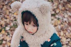 Να, γιατί δεν πρέπει να φοράτε (ποτέ) μπουφάν στο παιδί στο αυτοκίνητο!