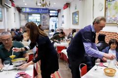 Eστιατόριο αγάπης: Πληρώνουν οι πλούσιοι και τρώνε οι φτωχοί