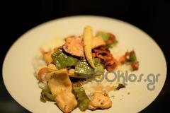 Η συνταγή της Ημέρας: Γλυκόξινα φιλετάκια κοτόπουλο με καλαμπόκι τουρσί