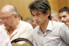 Πρώην φοιτητής φαν του Νίκου Καρανίκα