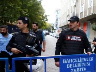 Φωτογραφία για Στην Ιντερπόλ η Τουρκία ζητάει τη σύλληψη των οκτώ στρατιωτικών