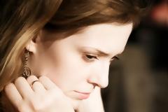 Πρώτη περίοδος: Πότε αυξάνει τον κίνδυνο πρόωρης εμμηνόπαυσης & πόσο