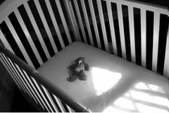 ΘΡΗΝΟΣ στο Αγρίνιο: Νεκρό βρέφος σε κούνια