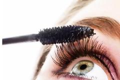 Σου τελείωσε η μάσκαρα; Φτιάξε μόνη σου!