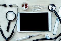 Ανεβαίνει η ιδιωτική ασφάλιση στην υγεία στα χρόνια της κρίσης, όμως για νοσηλεία επιλέγουμε το ΕΣΥ