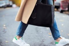 Εύκολοι τρόποι να καθαρίσεις τα λευκά σου sneakers