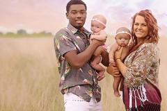 Τα δίδυμα που νικάνε το ρατσισμό