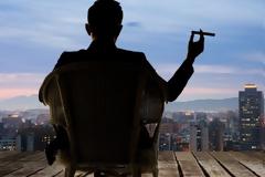 Ο γοητευτικός απατεώνας της Ελλάδας με τα χίλια πρόσωπα