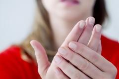 3 παθήσεις που κρύβουν τα παγωμένα δάχτυλα