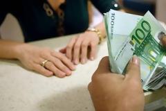 Πώς η κυβέρνηση εξοντώνει 850.000 επαγγελματίες και 