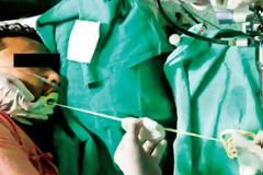 ΦΡΙΚΗ! Αφαίρεσαν ΟΛΟΖΩΝΤΑΝΟ γιγαντιαίο σκουλήκι  από το έντερο 48χρονου