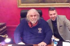 «The Land of D€mocra$¥» του Μάικ Πετράκη, στο Παρίσι