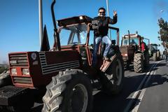 ΣΕ ΕΠ' ΑΟΡΙΣΤΟΝ ΑΠΟΚΛΕΙΣΜΟ ΤΟΥ ΤΕΛΩΝΕΙΟΥ ΕΥΖΩΝΩΝ ΑΠΟ ΑΓΡΟΤΕΣ ΚΑΙ ΚΤΗΝΟΤΡΟΦΟΥΣ