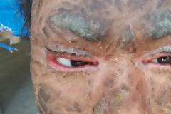 Κορίτσι - φίδι που αλλάζει δέρμα κάθε δύο μήνες αποβάλλεται από το σχολείο