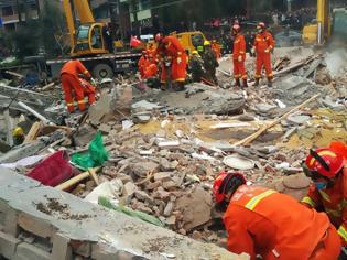 Φωτογραφία για ΘΡΗΝΟΣ στην Κίνα! Επτά άτομα έχασαν τη ζωή τους από κατάρρευση πολυκατοικίας