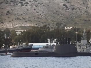 Φωτογραφία για Σύλληψη ναυτικού τουρκικού πλοίου που φωτογράφιζε τον ναύσταθμο Σαλαμίνας