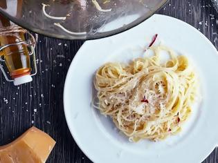 Φωτογραφία για Η συνταγή για σπαγγέτι με τρία τυριά που έχει γίνει viral