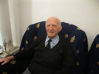 Φωτογραφία για Έφυγε από την ζωή ο Κωνσταντίνος Γκουβέρος. Ο άνθρωπος που είδε και έζησε την μεταφορά των Εβραίων αιχμαλώτων στον Σιδηροδρομικό σταθμό Δομοκού» [video]