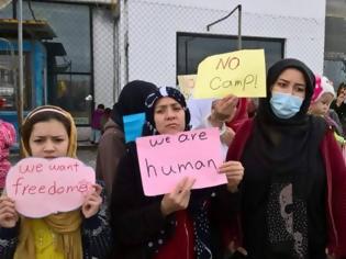 Φωτογραφία για Ξεκίνησαν απεργία πείνας οι πρόσφυγες στο Ελληνικό