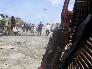 Φωτογραφία για Αιματηρή εισβολή μαχητών της Αλ Σεμπάμπ σε ξενοδοχείο στη Σομαλία