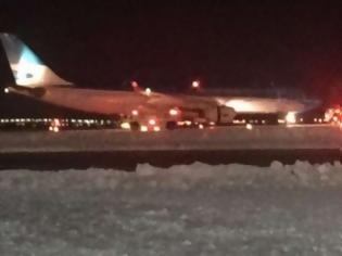 Φωτογραφία για Θρίλερ στο JFK! Αεροπλάνο τυλίχθηκε στις φλόγες