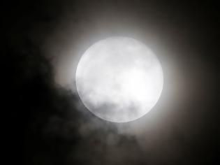 Φωτογραφία για Πανσέληνος και έκλειψη παρασκιάς της Σελήνης απόψε