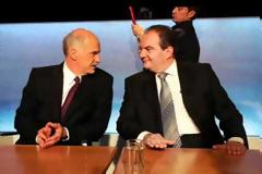 Kαλό μήνα αγάπες κι ας τιμήσουμε την ήμερα με ότι πιο ταιριαστό!!!-)))