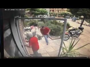 Φωτογραφία για Βίντεο – ντοκουμέντο: Νεκρός ο άντρας που δέχτηκε επίθεση στο Παλαιό Φάληρο