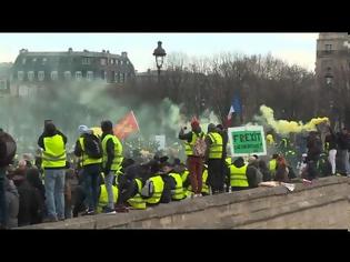 Φωτογραφία για Συγκρούσεις στο Παρίσι στην 10η κινητοποίηση των Κίτρινων Γιλέκων