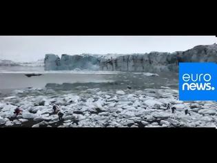 Φωτογραφία για Kατάρρευση παγόβουνου προκαλεί μίνι-τσουνάμι απειλώντας δεκάδες τουρίστες (Video)