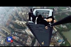 Και όμως: Πέντε φορές πιο επικίνδυνες οι selfie από τους ...καρχαρίες (video)