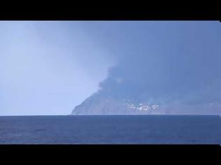 Φωτογραφία για Πανικός στην Ιταλία: Ενεργοποιήθηκε το ηφαίστειο στο νησί Στρόμπολι [video]