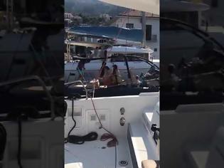 Φωτογραφία για Ελένη Μενεγάκη: Βίντεο από τις διακοπές με σκάφος στη Ρόδο