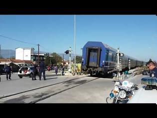 Φωτογραφία για Τρίκαλα: Τρένο συγκρούστηκε με αυτοκίνητο – Μια γυναίκα νεκρή (+vid)