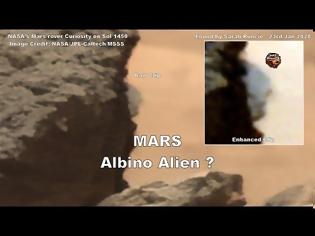 Φωτογραφία για Πρόσωπο εξωγήινου που κρυφοκοιτάζει πίσω από βράχο στον Άρη σε επίσημη εικόνα της NASA, σύμφωνα με ισχυρισμούς (video)