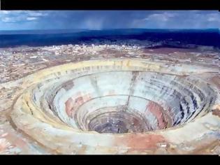Φωτογραφία για Το μυστήριο της τεράστιας τρύπας που ρουφάει ακόμα και ελικόπτερα - ΜΥΣΤΗΡΙΟ