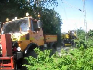 Φωτογραφία για Μηχανήματα καθαρισμού σιδηροδρομικών γραμμών. Βίντεο.