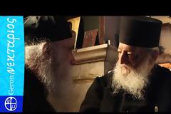 Ο Γέροντας Νεκτάριος Βιτάλης συνομιλεί με τον Γέροντα Νεκτάριο Μουλατσιώτη και τους πατέρες