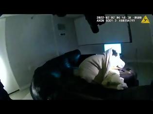 Φωτογραφία για ΗΠΑ: Σοκαριστική δολοφονία - Αστυνομικός σκότωσε Αφροαμερικανό την ώρα που κοιμόταν (Video)