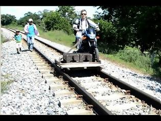 Φωτογραφία για Μια νέα μορφή μεταφοράς στο εγκαταλελειμμένο σιδηροδρομικό δίκτυο της Κολομβίας. Βίντεο