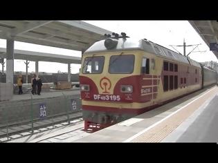 Φωτογραφία για Κίνα: Ανακαινίζουν τον σιδηρόδρομο στο υψηλότερο οροπέδιο του κόσμου. Βίντεο