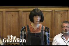 ΤΟ ΑΝΘΡΩΠΟΜΟΡΦΟ ΡΟΜΠΟΤ ΣΤΟ ΒΡΕΤΑΝΙΚΟ ΚΟΙΝΟΒΟΥΛΙΟ ΠΟΥ ΜΙΛΗΣΕ ΕΙΝΑΙ ΟΜΟΙΟ ΜΕ ΤΗΝ ΣΕΙΡΑ  BETTER THAN US