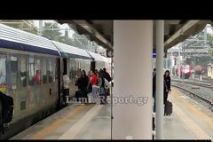 Λαμία: «Το τρένο σταμάτησε, αλλά η γυναίκα μου και η κόρη μου δεν κατέβηκαν ποτέ» - ΒΙΝΤΕΟ