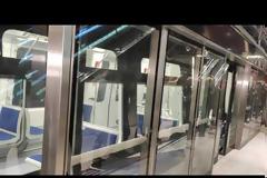 Συρμός του μετρό σφύριξε στο σταθμό Παπάφη. Βίντεο και εικόνες.