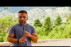 Ο Ευρυτάνας που συναρπάζει με το κλαρίνο του (βίντεο )