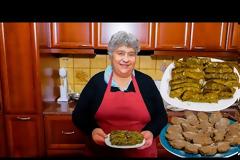 Ντολμαδάκια Γιαλαντζί και χαλβάς από την Μικρασιάτισσα γιαγιά Ευτυχία (ΒΙΝΤΕΟ )