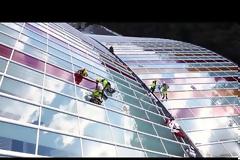 Λιέγη: Ο σιδηροδρομικός σταθμός έγινε έργο τέχνης