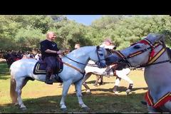 ΒΟΝΙΤΣΑ: Αναβίωσε το έθιμο των καβαλάρηδων στη γιορτή του Αγίου Γεωργίου Video-Φωτο: ΚΟΥΤΟΥΡΙΝΗΣ ΜΙΧΑΗΛ
